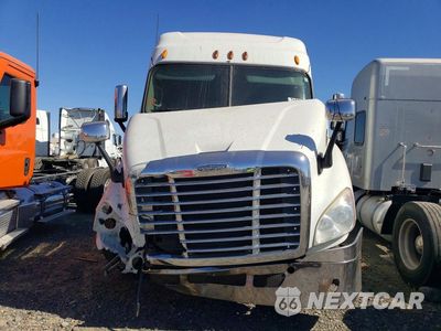 Piąte zdjęcie samochodu w środku: 2012 FREIGHTLINER CASCADIA 113 VIN:1FUJGHDVXCSBF2727 - miniatura