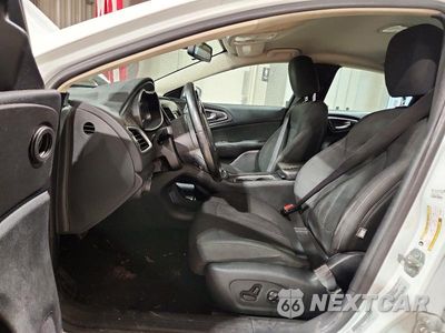 Zdjęcie 7 z 12 samochodu: 2016 CHRYSLER 200 LIMITED VIN:1C3CCCAB0GN160063 - miniatura
