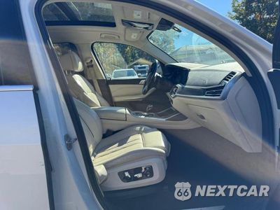 Zdjęcie 9 z 14 samochodu: 2020 BMW X7 XDRIVE40I VIN:5UXCW2C07L9B32645 - miniatura