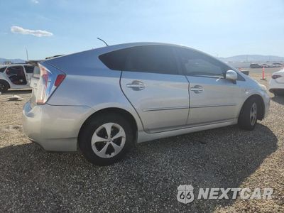 Trzecie zdjęcie samochodu z tyłu: 2013 TOYOTA PRIUS FOUR VIN:JTDKN3DU9D1689920 - miniatura