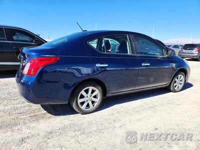 Trzecie zdjęcie samochodu z tyłu: 2012 NISSAN VERSA 1.6 S VIN:3N1CN7AP2CL813000 - miniatura