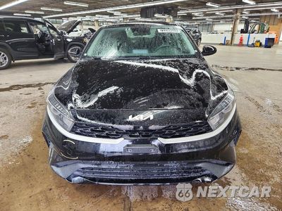 Piąte zdjęcie samochodu w środku: 2023 KIA FORTE LXS VIN:3KPF24AD6PE529516 - miniatura