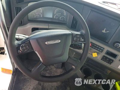 Zdjęcie 8 z 13 samochodu: 2019 FREIGHTLINER CASCADIA 126 SEMI TRUCK VIN:3AKJHLDV3KSKE0920 - miniatura