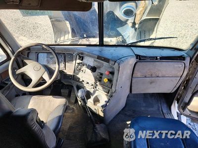 Zdjęcie 8 z 13 samochodu: 2005 FREIGHTLINER CONVENTIONAL COLUMBIA VIN:1FUJA6CK75LU14375 - miniatura
