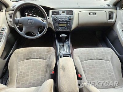 Zdjęcie 8 z 12 samochodu: 2001 HONDA ACCORD EX VIN:JHMCG56601C015937 - miniatura