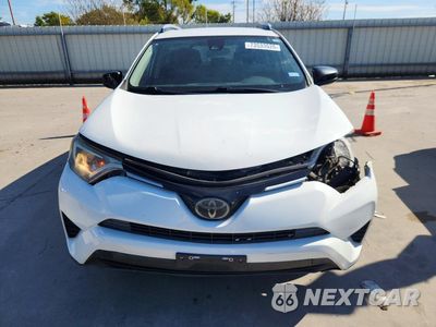 Piąte zdjęcie samochodu w środku: 2018 TOYOTA RAV4 LE VIN:JTMZFREV7JJ752403 - miniatura
