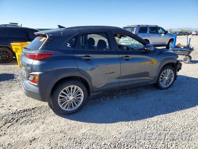 Trzecie zdjęcie samochodu z tyłu: 2020 HYUNDAI KONA SEL PLUS VIN:KM8K6CAA6LU494146 - miniatura