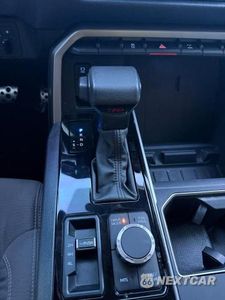 Zdjęcie 11 z 14 samochodu: 2024 TOYOTA TUNDRA SR5 VIN:5TFLA5DB9RX212712 - miniatura