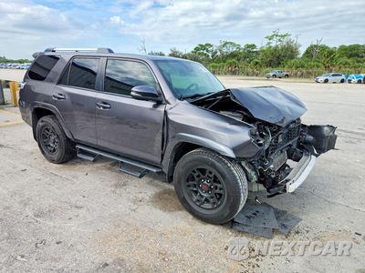 Czwarte zdjęcie samochodu z boku: 2020 TOYOTA 4RUNNER SR5 PREMIUM VIN:JTEZU5JR7L5219983 - miniatura