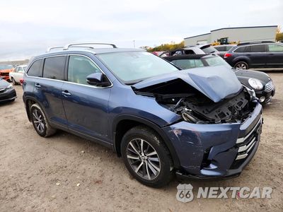 Czwarte zdjęcie samochodu z boku: 2018 TOYOTA HIGHLANDER XLE VIN:5TDJZRFH4JS821905 - miniatura