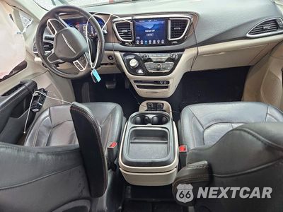 Zdjęcie 8 z 13 samochodu: 2019 CHRYSLER PACIFICA TOURING L VIN:2C4RC1BG0KR657324 - miniatura