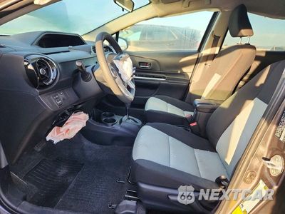 Zdjęcie 7 z 13 samochodu: 2016 TOYOTA PRIUS C THREE VIN:JTDKDTB36G1136689 - miniatura