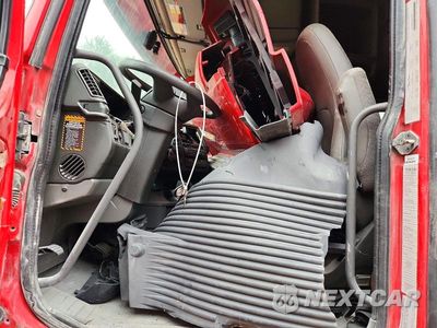 Zdjęcie 7 z 14 samochodu: 2019 VOLVO VNL SEMI TRUCK VIN:4V4NB9EH6KN216092 - miniatura