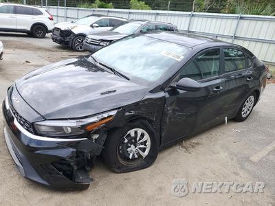 2023 KIA FORTE LX 3KPF24AD7PE606992 - główne zdjęcie licytacji z USA - miniatura