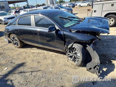 Czwarte zdjęcie samochodu z boku: 2023 HYUNDAI IONIQ 6 SEL VIN:KMHM34AA8PA049938 - miniatura