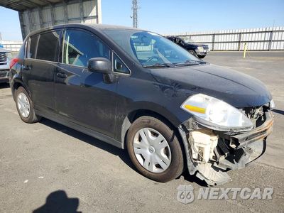 Czwarte zdjęcie samochodu z boku: 2012 NISSAN VERSA 1.8 S VIN:3N1BC1CP3CK808373 - miniatura