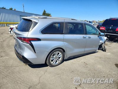 Trzecie zdjęcie samochodu z tyłu: 2021 TOYOTA SIENNA LIMITED 7-PASSENGER VIN:5TDZRKECXMS016057 - miniatura