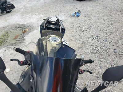 Piąte zdjęcie samochodu w środku: 2015 YAMAHA YZFR3 VIN:MH3RH06Y1FK002089 - miniatura