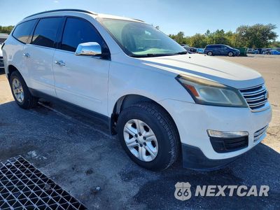 Czwarte zdjęcie samochodu z boku: 2017 CHEVROLET TRAVERSE LS VIN:1GNKRFEDXHJ312305 - miniatura