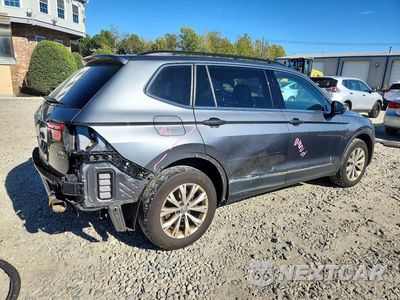 Trzecie zdjęcie samochodu z tyłu: 2018 VOLKSWAGEN TIGUAN SE VIN:3VV2B7AX3JM125890 - miniatura