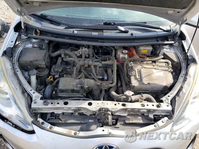 Zdjęcie 11 z 13 samochodu: 2017 TOYOTA PRIUS C TWO VIN:JTDKDTB36H1594833 - miniatura