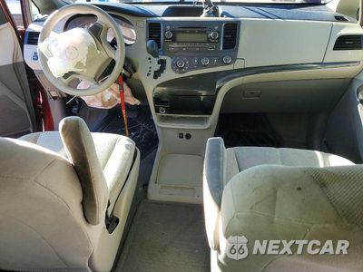 Zdjęcie 8 z 14 samochodu: 2014 TOYOTA SIENNA L 7-PASSENGER VIN:5TDZK3DC7ES525214 - miniatura
