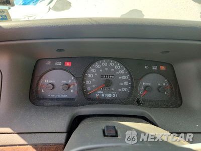 Zdjęcie 9 z 12 samochodu: 2005 MERCURY GRAND MARQUES VIN:2MEFM74W45X611081 - miniatura