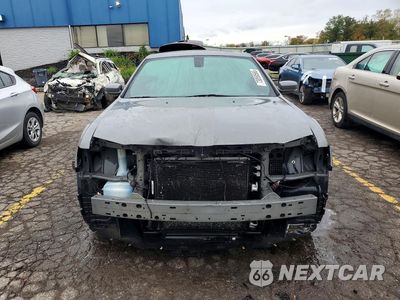 Piąte zdjęcie samochodu w środku: 2017 CHRYSLER 300 S VIN:2C3CCAGG7HH648377 - miniatura
