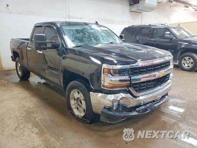 Czwarte zdjęcie samochodu z boku: 2018 CHEVROLET SILVERADO K1500 LT VIN:1GCVKREH0JZ217595 - miniatura