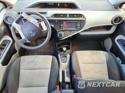Zdjęcie 8 z 12 samochodu: 2012 TOYOTA PRIUS C THREE VIN:JTDKDTB30C1520199 - miniatura