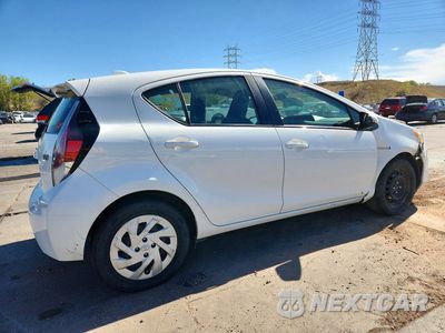 Trzecie zdjęcie samochodu z tyłu: 2016 TOYOTA PRIUS C ONE VIN:JTDKDTB33G1126055 - miniatura