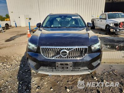 Piąte zdjęcie samochodu w środku: 2019 VOLVO XC40 T5 MOMENTUM VIN:YV4162UK2K2127296 - miniatura