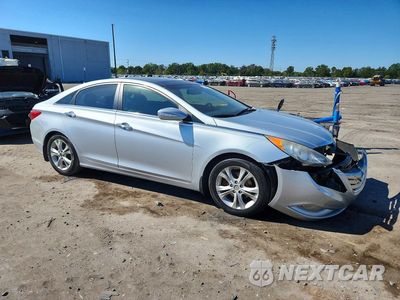Czwarte zdjęcie samochodu z boku: 2013 HYUNDAI SONATA LIMITED VIN:5NPEC4AC3DH599076 - miniatura