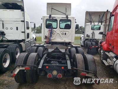 Zdjęcie 6 z 12 samochodu: 2018 FREIGHTLINER CASCADIA 125 SEMI TRUCK VIN:3AKJGEFG8JSJW4725 - miniatura