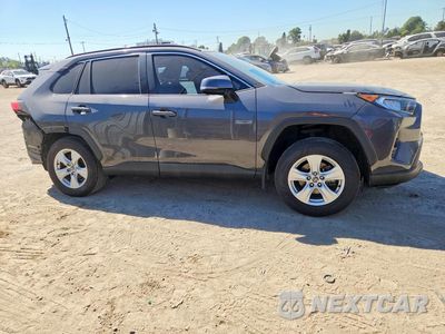Czwarte zdjęcie samochodu z boku: 2020 TOYOTA RAV4 XLE VIN:2T3W1RFV1LW076888 - miniatura