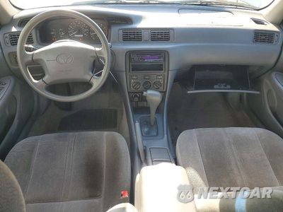 Zdjęcie 8 z 12 samochodu: 2001 TOYOTA CAMRY CE VIN:4T1BG22K51U870847 - miniatura