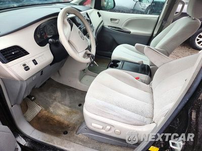 Zdjęcie 7 z 14 samochodu: 2013 TOYOTA SIENNA LE VIN:5TDKK3DC8DS342470 - miniatura