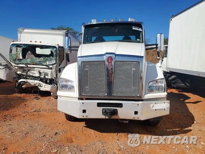 Piąte zdjęcie samochodu w środku: 2023 KENWORTH T880 SEMI TRUCK VIN:1XKZD40XXPJ261421 - miniatura