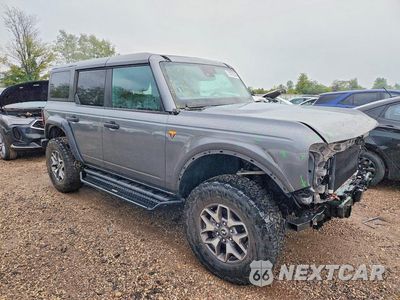 Czwarte zdjęcie samochodu z boku: 2023 FORD BRONCO BASE VIN:1FMEE5DP3PLA83438 - miniatura