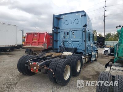 Trzecie zdjęcie samochodu z tyłu: 2016 FREIGHTLINER CASCADIA 125 SEMI TRUCK VIN:3AKJGLD54GSGU0275 - miniatura