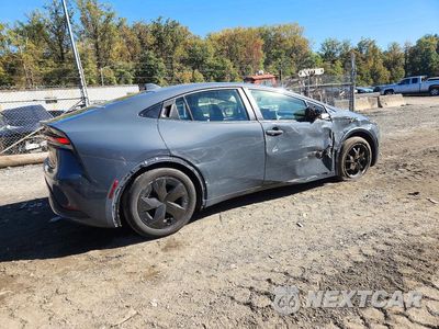 Trzecie zdjęcie samochodu z tyłu: 2025 TOYOTA PRIUS LE VIN:JTDACAAU0S3054001 - miniatura