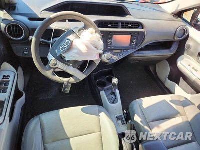 Zdjęcie 8 z 12 samochodu: 2012 TOYOTA PRIUS C FOUR VIN:JTDKDTB31C1030239 - miniatura