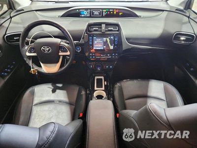Zdjęcie 8 z 12 samochodu: 2016 TOYOTA PRIUS FOUR VIN:JTDKARFU0G3527422 - miniatura