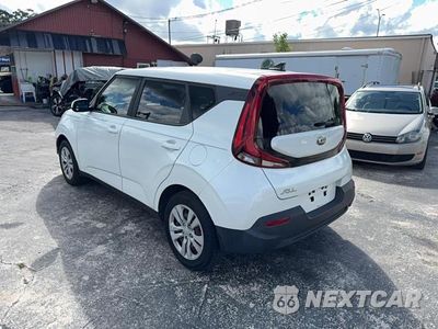 Trzecie zdjęcie samochodu z tyłu: 2020 KIA SOUL LX VIN:KNDJ23AU9L7724007 - miniatura
