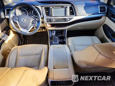 Zdjęcie 8 z 13 samochodu: 2018 TOYOTA HIGHLANDER XLE VIN:5TDJZRFH3JS869721 - miniatura