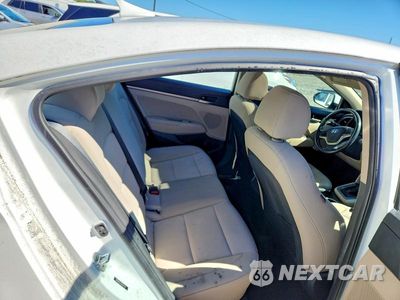 Zdjęcie 10 z 12 samochodu: 2018 HYUNDAI ELANTRA VALUE EDITION VIN:5NPD84LF6JH267231 - miniatura