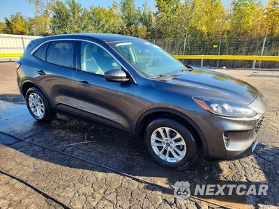 Czwarte zdjęcie samochodu z boku: 2020 FORD ESCAPE SE VIN:1FMCU9G64LUB23700 - miniatura