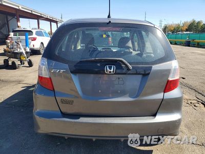 Zdjęcie 6 z 12 samochodu: 2013 HONDA FIT VIN:JHMGE8H35DC026657 - miniatura
