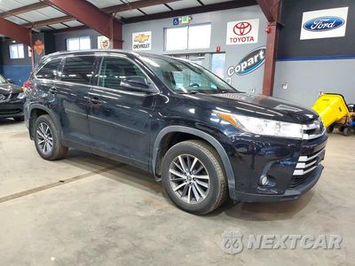 Czwarte zdjęcie samochodu z boku: 2017 TOYOTA HIGHLANDER XLE VIN:5TDJZRFH1HS426414 - miniatura