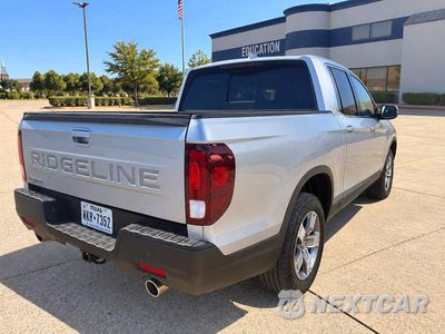 Czwarte zdjęcie samochodu z boku: 2025 HONDA RIDGELINE RTL VIN:5FPYK3F52SB040190 - miniatura